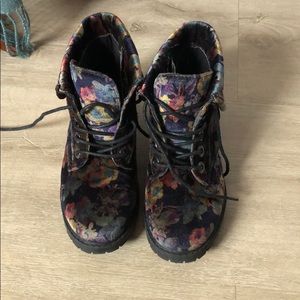 Velvet print girls boot